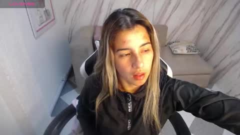 Snapshot of valerie_b chatting on 02/23/25, 04:39 valerie_b online show from 02/23/25, 04:39