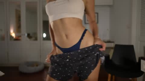 Snapshot of valerieh chatting on 10/29/25, 02:47 Valerie online show from 10/29/25, 02:47