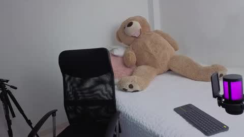 Juli C online show from 12/21/25, 01:02