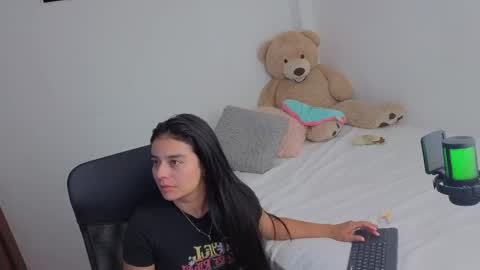 Snapshot of valerihouse_ chatting on 05/20/26, 12:50 valerihouse_ online show from 05/20/26, 12:50