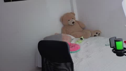 Snapshot of valerihouse_ chatting on 06/18/26, 12:55 valerihouse_ online show from 06/18/26, 12:55