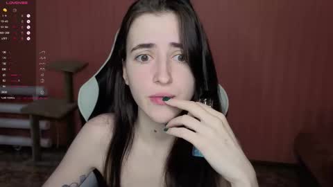 Snapshot of valeritiio chatting on 11/19/25, 04:12 valeritiio online show from 11/19/25, 04:12