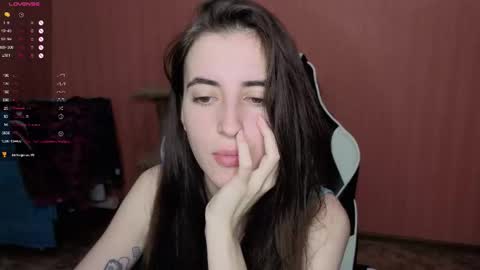 Snapshot of valeritiio chatting on 11/21/25, 04:33 valeritiio online show from 11/21/25, 04:33