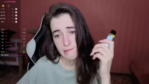 Snapshot of valeritiio chatting on 12/17/25, 04:07 valeritiio online show from 12/17/25, 04:07