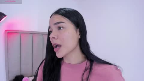 Snapshot of valery__nova chatting on 02/23/25, 01:42 Cris online show from 02/23/25, 01:42