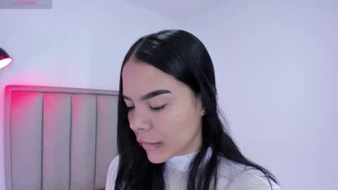 Snapshot of valery__nova chatting on 10/13/25, 01:11 Cris online show from 10/13/25, 01:11