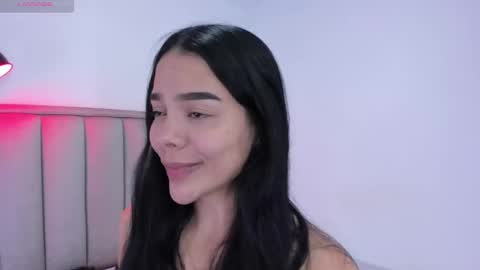 Snapshot of valery__nova chatting on 11/21/25, 02:43 Cris online show from 11/21/25, 02:43