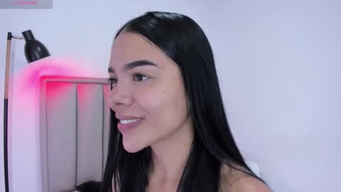 Snapshot of valery__nova chatting on 11/28/25, 05:04 Cris online show from 11/28/25, 05:04