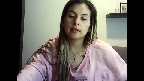 Snapshot of valery__rouse_ chatting on 04/23/26, 01:13 Valery online show from 04/23/26, 01:13