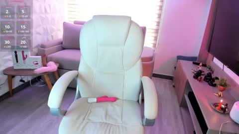 Snapshot of valery__se chatting on 11/19/25, 07:14 Valery se online show from 11/19/25, 07:14