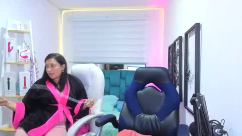 valery_bonnet1 online show from 10/20/25, 11:38