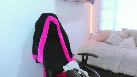 valery_bonnet1 online show from 11/08/25, 07:34