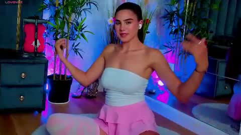 Snapshot of valery_evann chatting on 07/16/26, 07:20 Valery online show from 07/16/26, 07:20