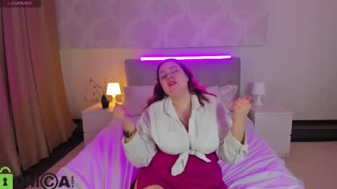 Snapshot of valery_grand chatting on 02/15/26, 01:35 Valery online show from 02/15/26, 01:35