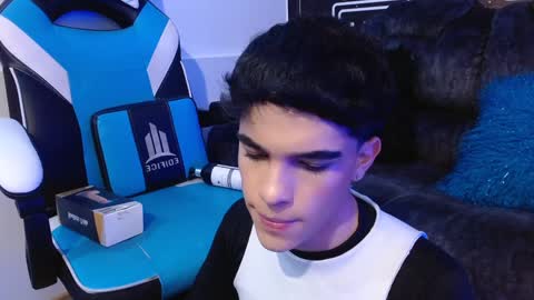 Snapshot of valery_hil chatting on 01/04/25, 07:34 Thomy online show from 01/04/25, 07:34