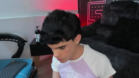 Snapshot of valery_hil chatting on 01/20/25, 12:15 Thomy online show from 01/20/25, 12:15