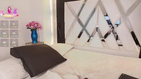 Snapshot of valery_wang chatting on 03/02/25, 02:43 Val online show from 03/02/25, 02:43