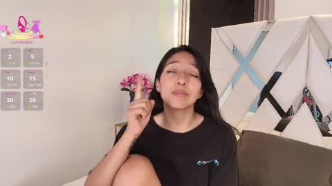 Snapshot of valery_wang chatting on 03/02/25, 05:47 Val online show from 03/02/25, 05:47