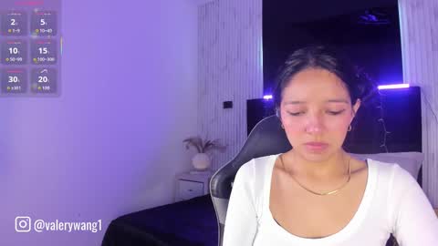 Snapshot of valery_wang chatting on 09/17/25, 11:56 Val online show from 09/17/25, 11:56