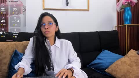 Snapshot of valery_wang chatting on 10/18/25, 11:44 Val online show from 10/18/25, 11:44