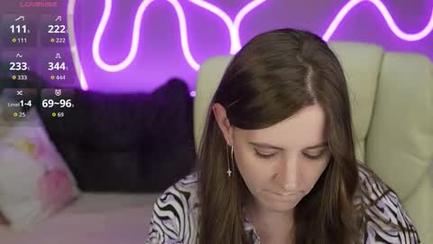 V A L E R Y  M U R online show from 11/02/25, 09:33