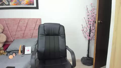 Snapshot of valeryn69_ chatting on 11/03/25, 04:41 Valery online show from 11/03/25, 04:41