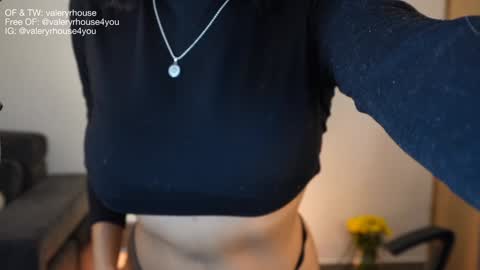 Snapshot of valeryrhouse_ chatting on 12/10/24, 01:32 All my links here online show from 12/10/24, 01:32