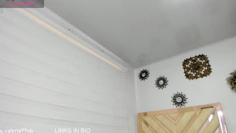 Snapshot of valeryrossee chatting on 03/11/25, 05:13 VALERIA online show from 03/11/25, 05:13