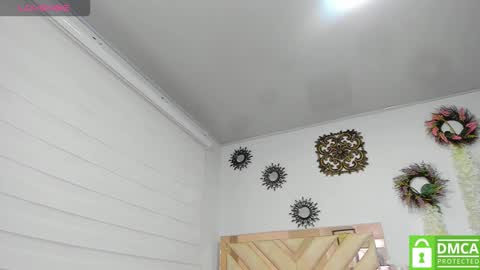 Snapshot of valeryrossee chatting on 11/28/25, 12:57 VALERIA online show from 11/28/25, 12:57