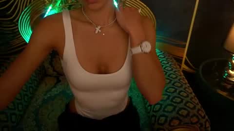 Snapshot of valeryroyale chatting on 03/05/25, 05:39 Valery online show from 03/05/25, 05:39