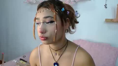 Snapshot of valerysmith18 chatting on 10/25/25, 06:13 zoe online show from 10/25/25, 06:13