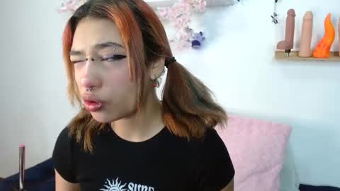 Snapshot of valerysmith18 chatting on 10/30/25, 09:11 zoe online show from 10/30/25, 09:11