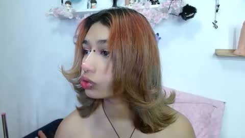 Snapshot of valerysmith18 chatting on 11/09/25, 10:02 zoe online show from 11/09/25, 10:02