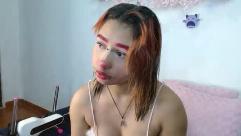 Snapshot of valerysmith18 chatting on 11/10/25, 05:34 zoe online show from 11/10/25, 05:34