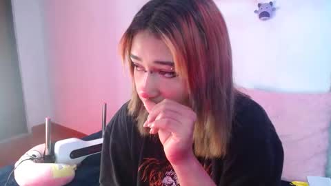 Snapshot of valerysmith18 chatting on 11/16/25, 11:16 zoe online show from 11/16/25, 11:16