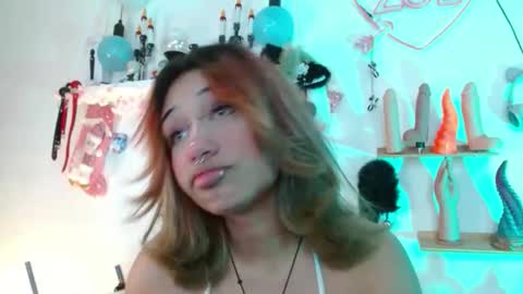 Snapshot of valerysmith18 chatting on 12/22/25, 07:33 zoe online show from 12/22/25, 07:33