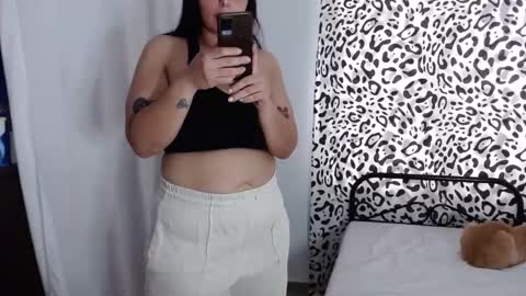 Snapshot of valeska6969 chatting on 02/07/25, 01:43 Vale online show from 02/07/25, 01:43