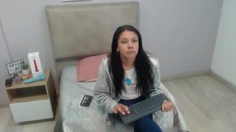 valevicious online show from 12/15/25, 01:37