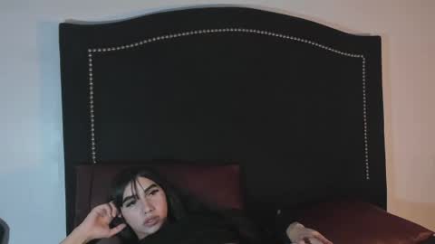 valey_nicole online show from 07/18/26, 10:02