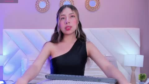 Snapshot of valeygomez chatting on 04/27/26, 02:04 Valey online show from 04/27/26, 02:04