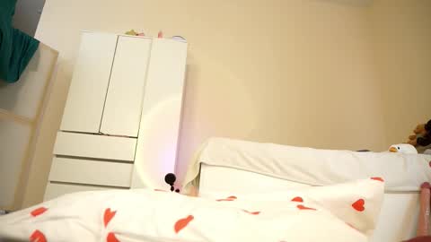 Snapshot of valhalla_5 chatting on 02/18/26, 10:44 Lily online show from 02/18/26, 10:44