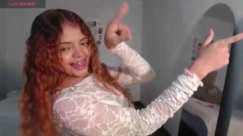 Snapshot of valientegirl_ chatting on 11/29/25, 03:42 VALIENTE online show from 11/29/25, 03:42