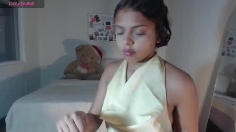 Snapshot of valientegirl_ chatting on 11/30/25, 02:37 VALIENTE online show from 11/30/25, 02:37