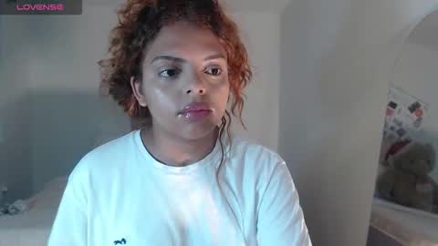 Snapshot of valientegirl_ chatting on 12/01/25, 12:15 VALIENTE online show from 12/01/25, 12:15