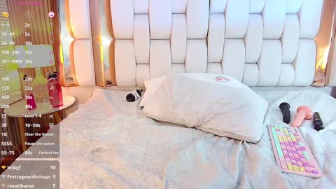 Valkiria moore  online show from 02/21/25, 12:49