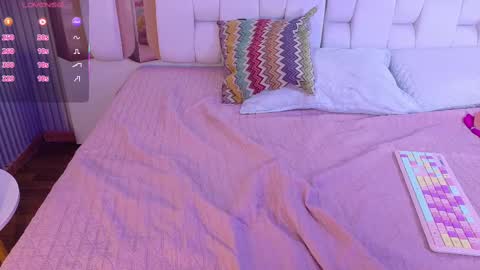 Valkiria moore  online show from 09/23/25, 08:34