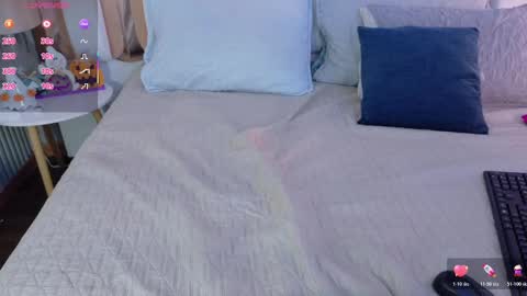 Valkiria moore  online show from 10/30/25, 08:20