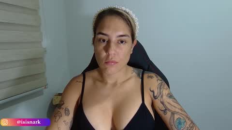Snapshot of valkyriarose chatting on 10/11/25, 12:21 Isis online show from 10/11/25, 12:21