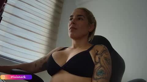 Snapshot of valkyriarose chatting on 10/26/25, 04:02 Isis online show from 10/26/25, 04:02