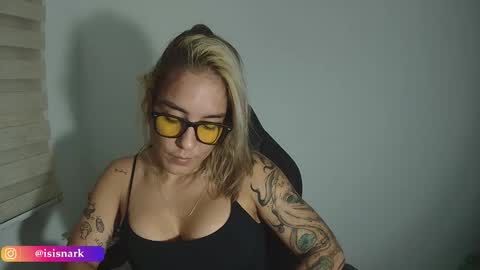 Snapshot of valkyriarose chatting on 11/23/25, 11:59 Isis online show from 11/23/25, 11:59